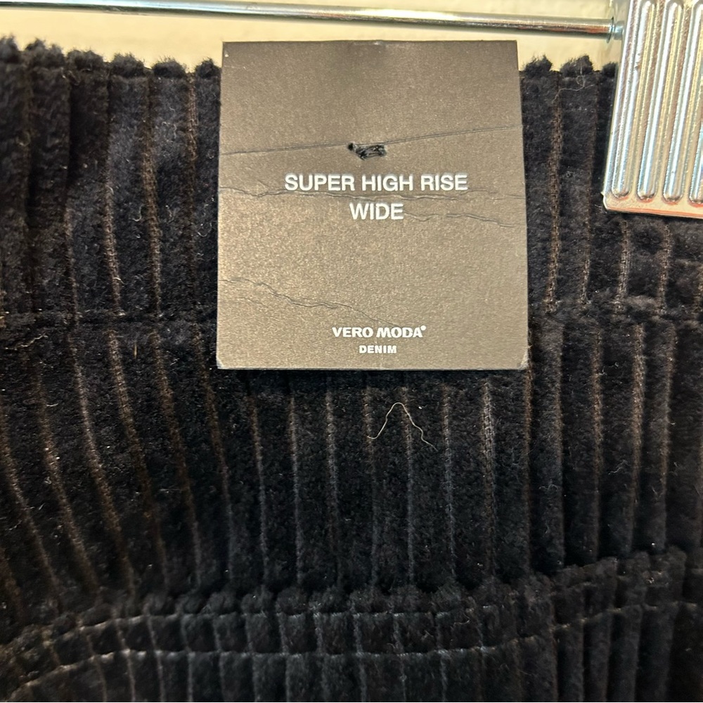 Vero Moda Curve Wide Leg Pants Sz.18  Black Wide Wale Corduroy Snaps Pockets NWT - Picture 7 of 15